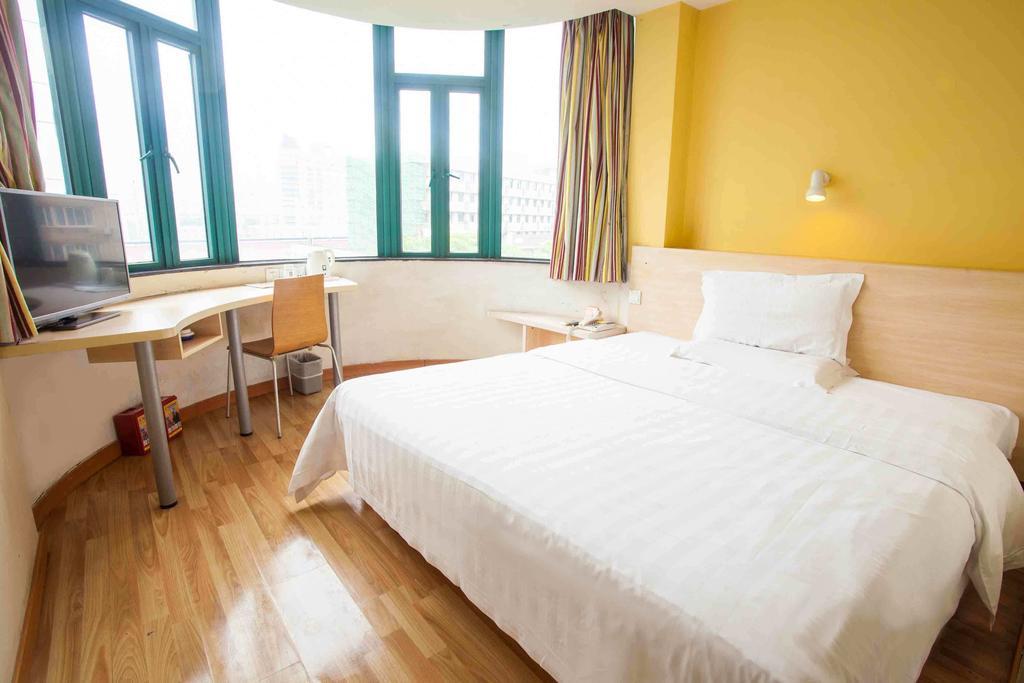 7Days Premium Luoyang Peony Square Branch Hotel Ruang foto